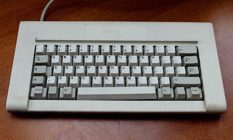 IBM 4704 Model 100 keyboard.
