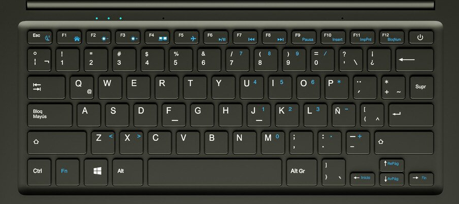 Teclado ANSI, distribución de teclado español (Latinoamérica) forzada encima.