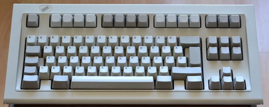 Teclado ISO, con letras X encima.